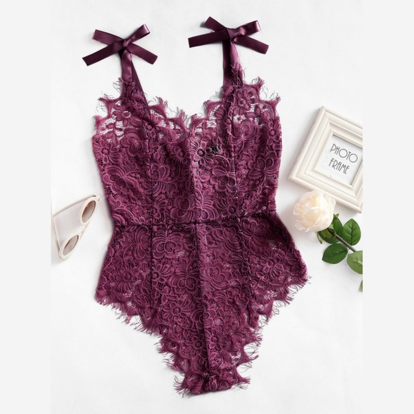 Tops - 😍🎉 HP Best in Boutiques Burgundy lace bodysuit